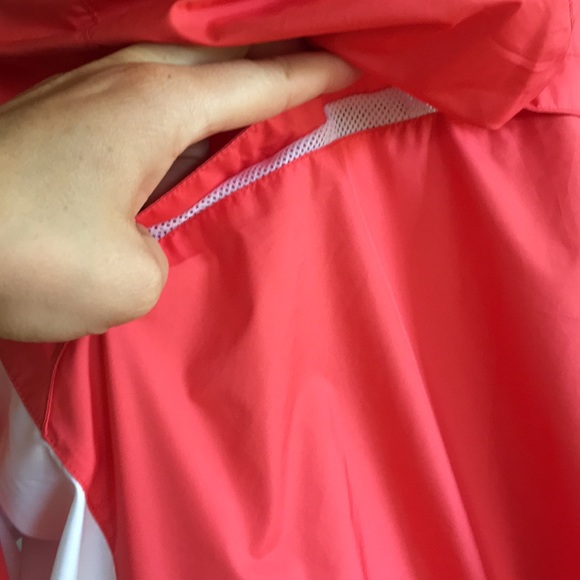 Columbia Omni-shield coral windbreaker like new - Picture 4 of 8